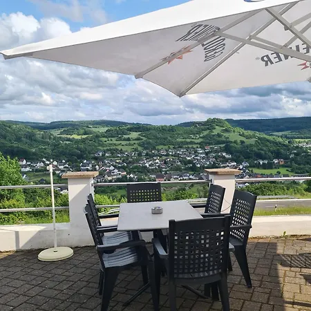 Am Berg * Hohenfels-Essingen